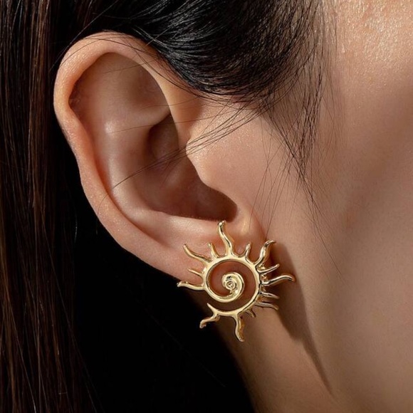2:$10 NEW! Bohemian Earring Stud Set Metal Swirl Design Sunshine Golden Sun Ray - Picture 1 of 4